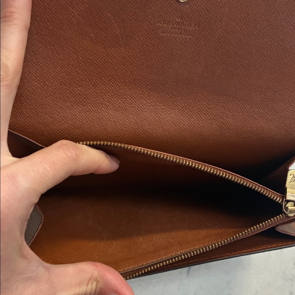 Louis Vuitton Dark Brown Monogram Sarah Wallet - Picture 4 of 7